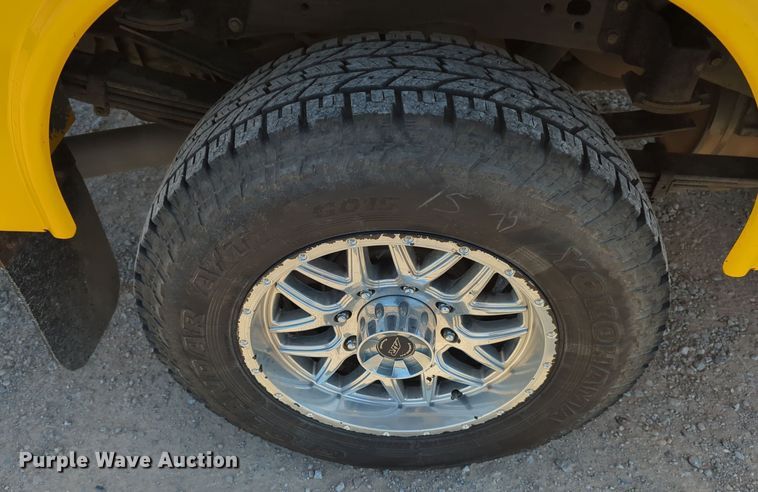 image for item ER4518 2016 Chevrolet Silverado 3500HD utility bed pickup truck