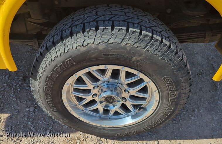 image for item ER4518 2016 Chevrolet Silverado 3500HD utility bed pickup truck