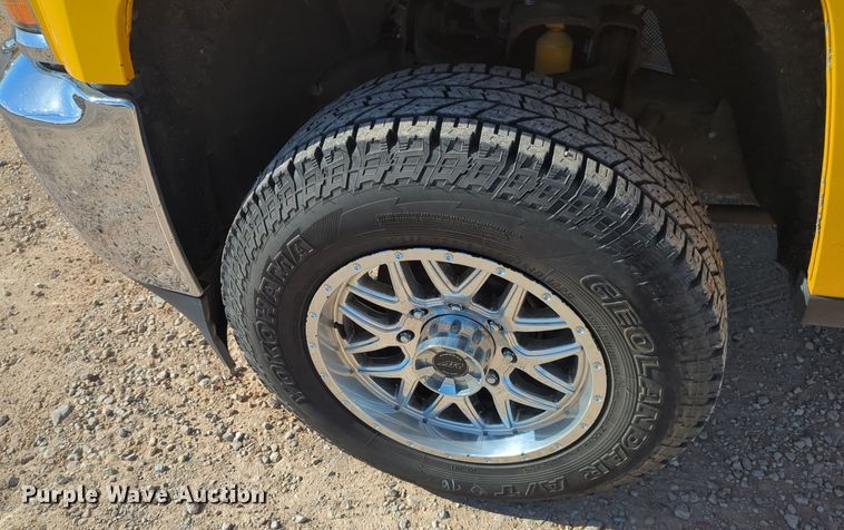 image for item ER4518 2016 Chevrolet Silverado 3500HD utility bed pickup truck