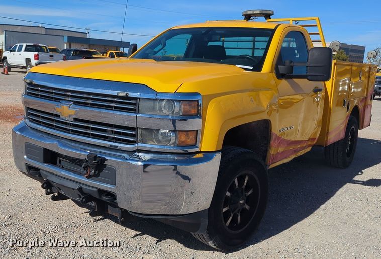 image for item ER4520 2015 Chevrolet Silverado 3500HD utility bed pickup truck