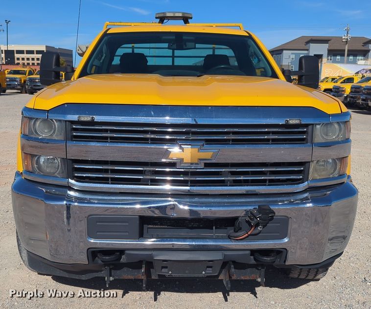 image for item ER4520 2015 Chevrolet Silverado 3500HD utility bed pickup truck