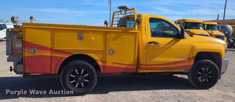 image for item ER4520 2015 Chevrolet Silverado 3500HD utility bed pickup truck