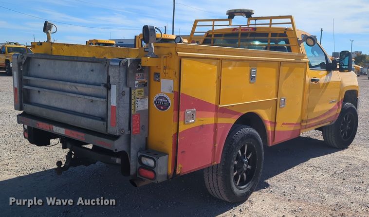 image for item ER4520 2015 Chevrolet Silverado 3500HD utility bed pickup truck