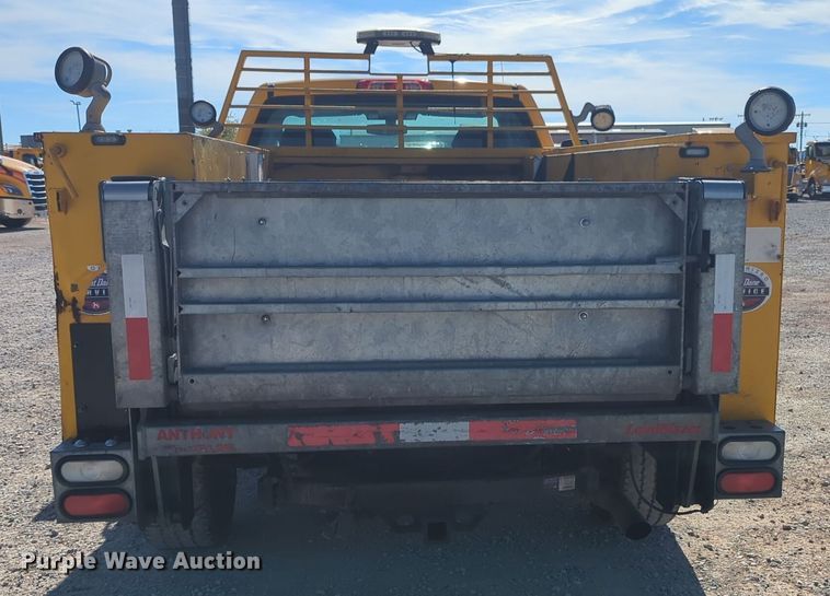 image for item ER4520 2015 Chevrolet Silverado 3500HD utility bed pickup truck