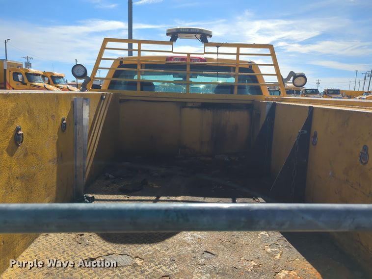 image for item ER4520 2015 Chevrolet Silverado 3500HD utility bed pickup truck