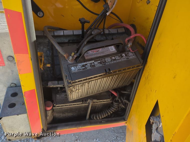 image for item ER4520 2015 Chevrolet Silverado 3500HD utility bed pickup truck