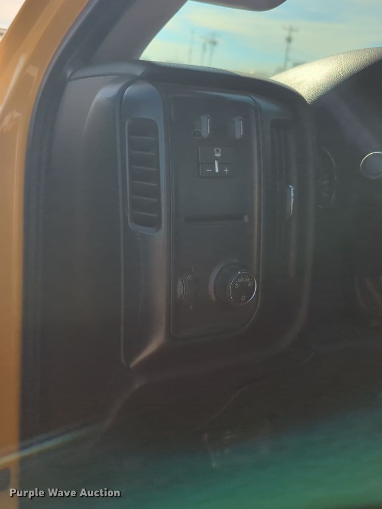 image for item ER4520 2015 Chevrolet Silverado 3500HD utility bed pickup truck