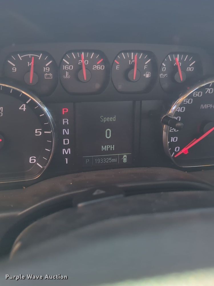 image for item ER4520 2015 Chevrolet Silverado 3500HD utility bed pickup truck