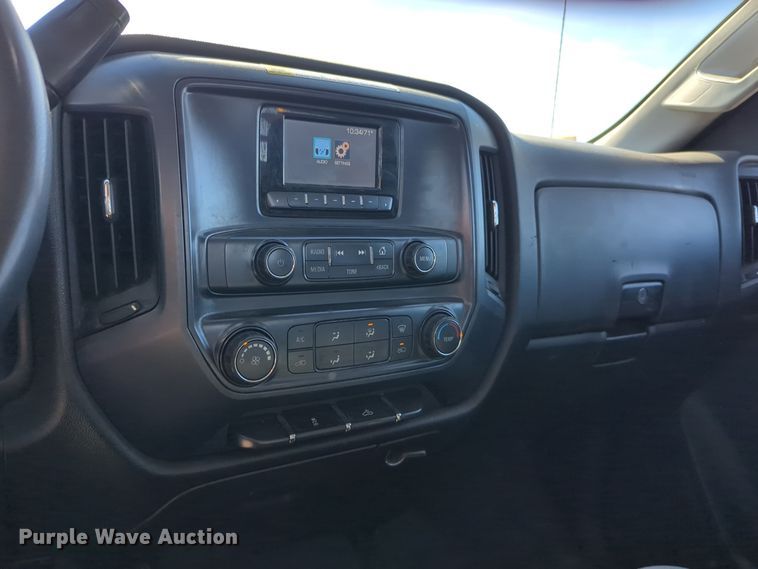 image for item ER4520 2015 Chevrolet Silverado 3500HD utility bed pickup truck