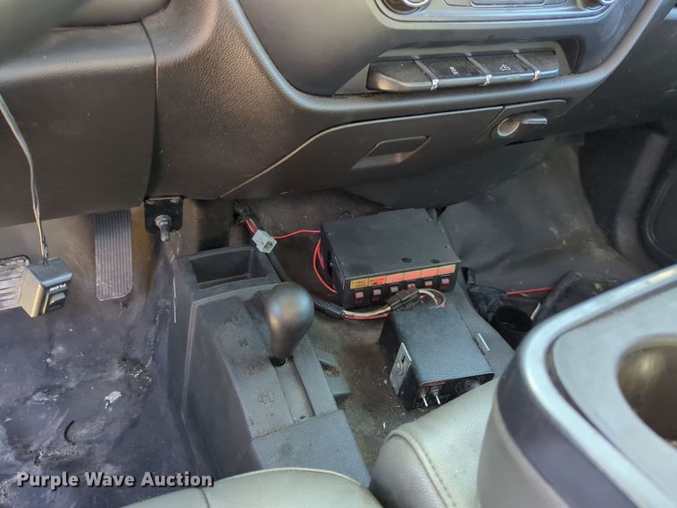 image for item ER4520 2015 Chevrolet Silverado 3500HD utility bed pickup truck