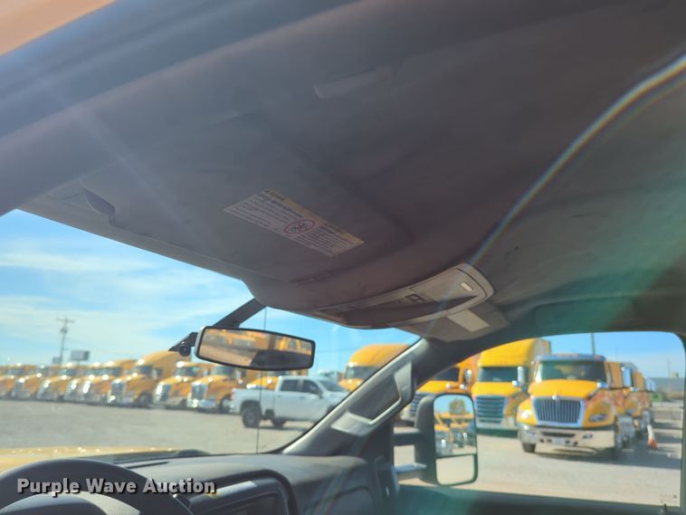 image for item ER4520 2015 Chevrolet Silverado 3500HD utility bed pickup truck