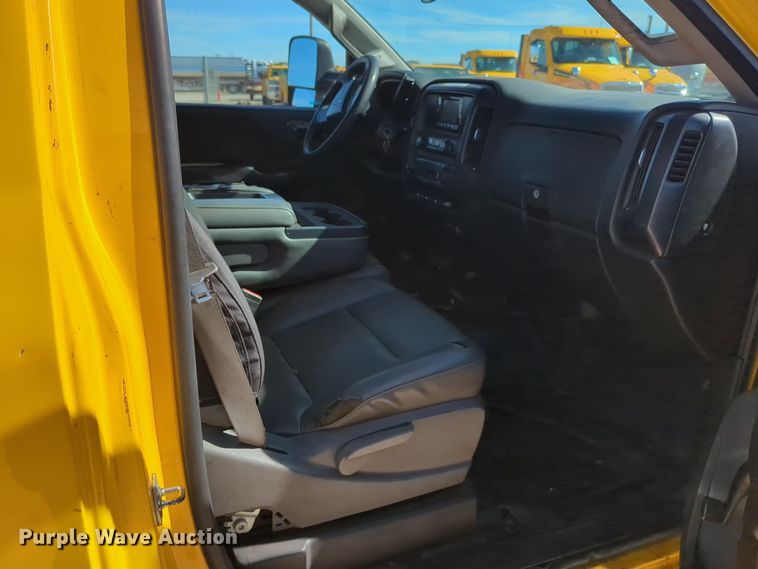 image for item ER4520 2015 Chevrolet Silverado 3500HD utility bed pickup truck