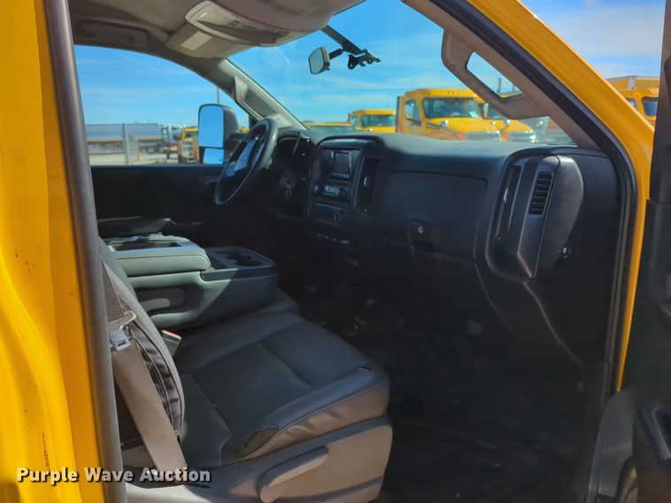 image for item ER4520 2015 Chevrolet Silverado 3500HD utility bed pickup truck