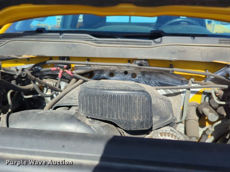 image for item ER4520 2015 Chevrolet Silverado 3500HD utility bed pickup truck