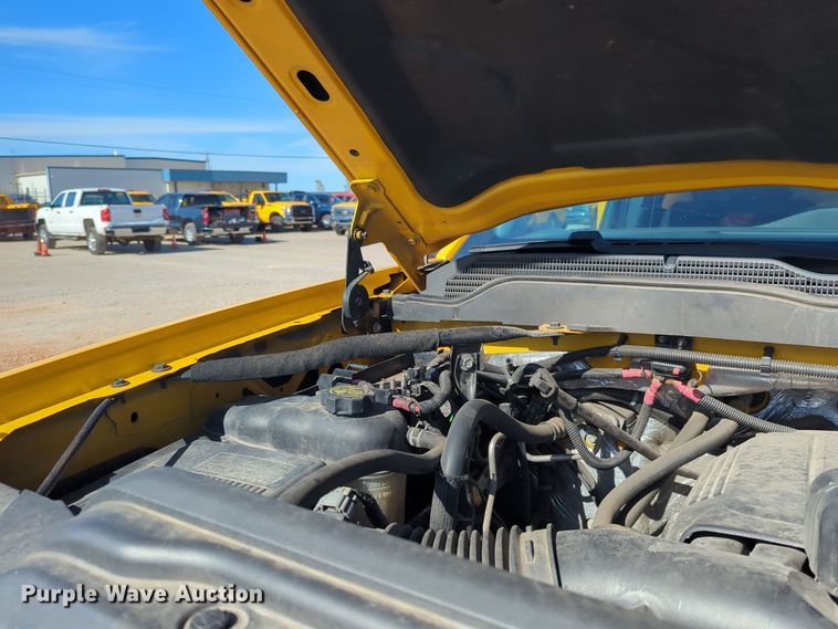 image for item ER4520 2015 Chevrolet Silverado 3500HD utility bed pickup truck