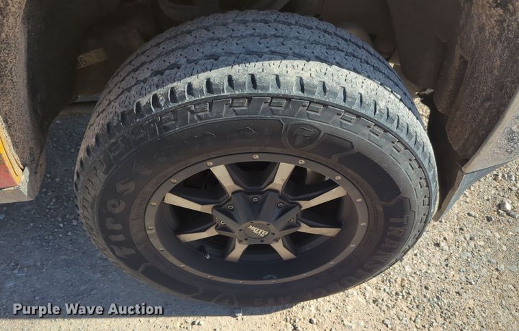 image for item ER4520 2015 Chevrolet Silverado 3500HD utility bed pickup truck