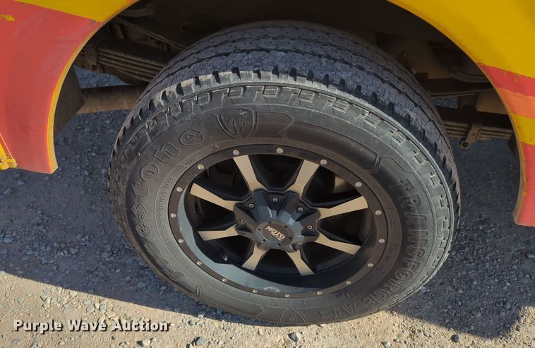 image for item ER4520 2015 Chevrolet Silverado 3500HD utility bed pickup truck