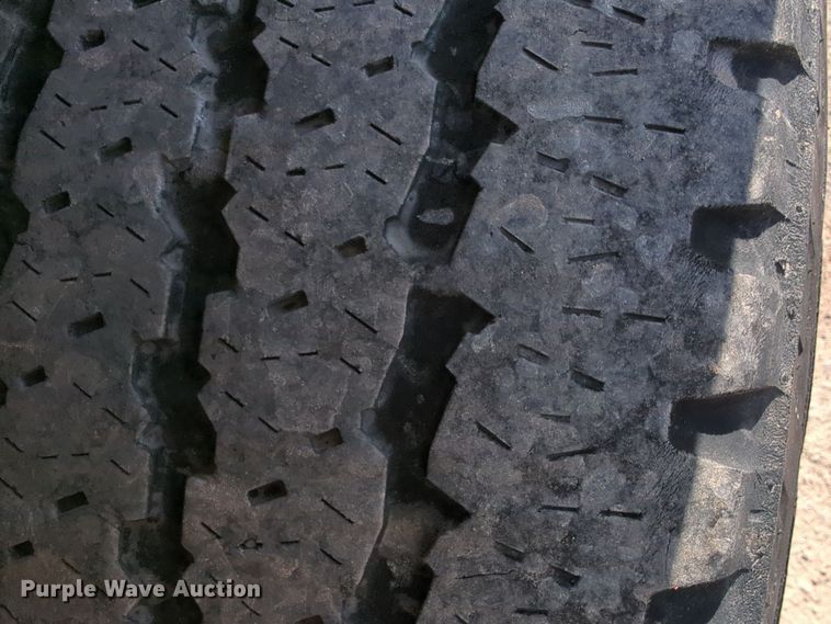 image for item ER4520 2015 Chevrolet Silverado 3500HD utility bed pickup truck