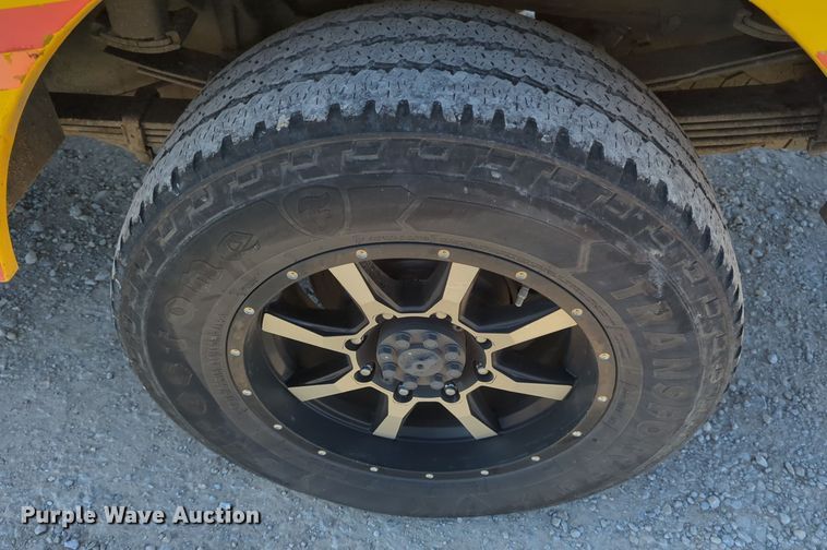 image for item ER4520 2015 Chevrolet Silverado 3500HD utility bed pickup truck