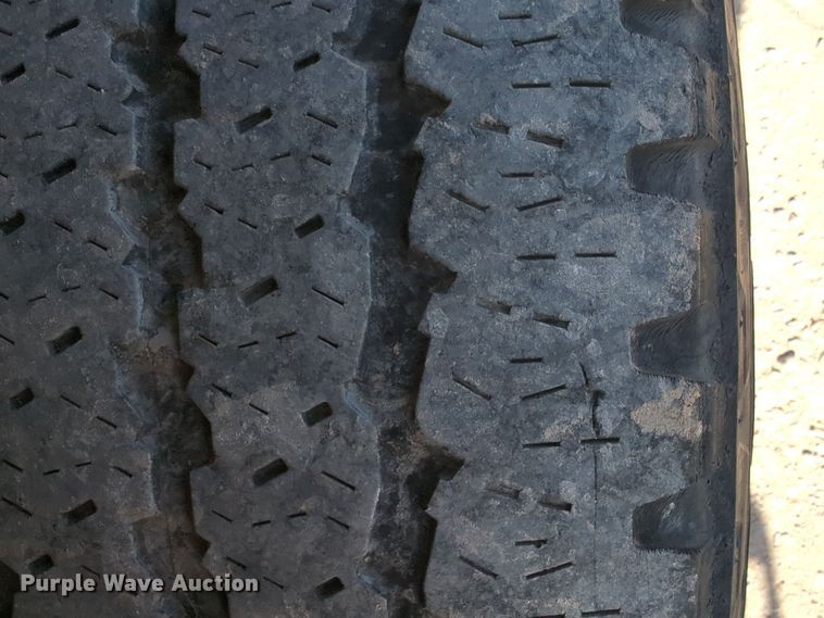 image for item ER4520 2015 Chevrolet Silverado 3500HD utility bed pickup truck