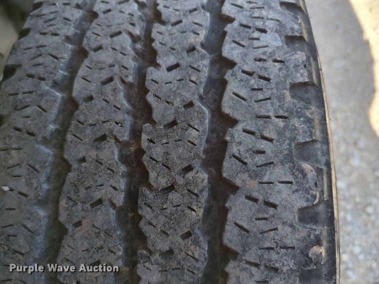 image for item ER4520 2015 Chevrolet Silverado 3500HD utility bed pickup truck