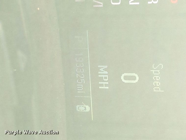 image for item ER4520 2015 Chevrolet Silverado 3500HD utility bed pickup truck