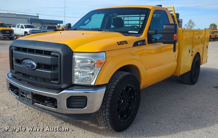 image for item ER4522 2015 Ford F350 Super Duty utility bed pickup truck