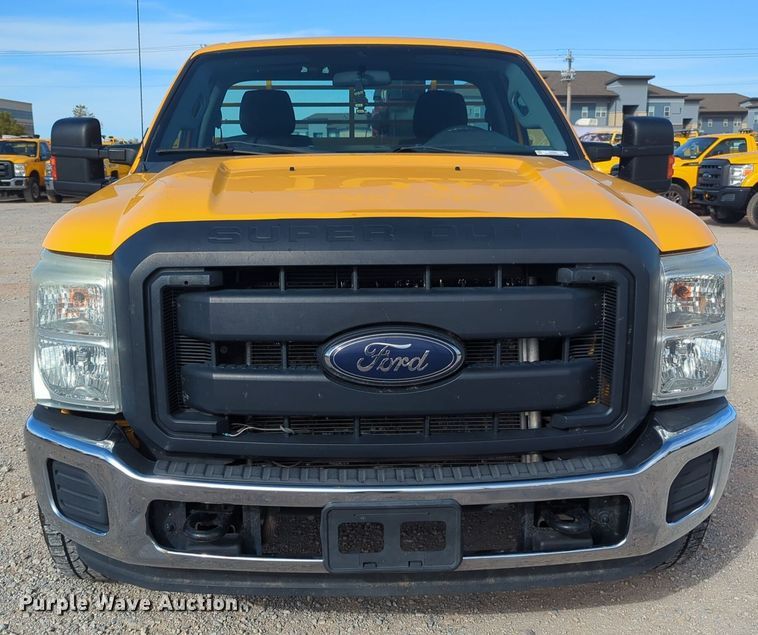 image for item ER4522 2015 Ford F350 Super Duty utility bed pickup truck