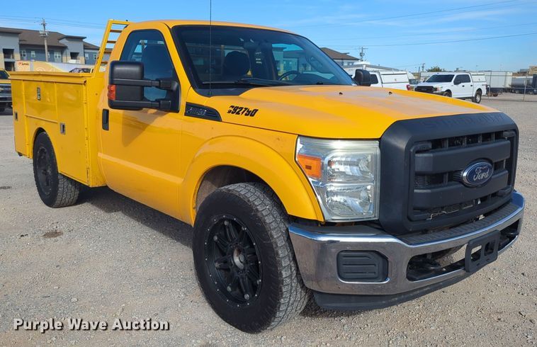 image for item ER4522 2015 Ford F350 Super Duty utility bed pickup truck