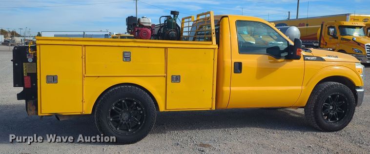 image for item ER4522 2015 Ford F350 Super Duty utility bed pickup truck