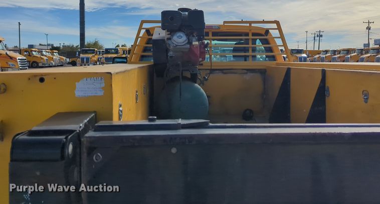 image for item ER4522 2015 Ford F350 Super Duty utility bed pickup truck