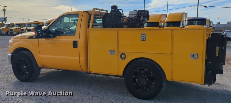 image for item ER4522 2015 Ford F350 Super Duty utility bed pickup truck