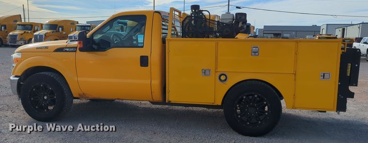 image for item ER4522 2015 Ford F350 Super Duty utility bed pickup truck