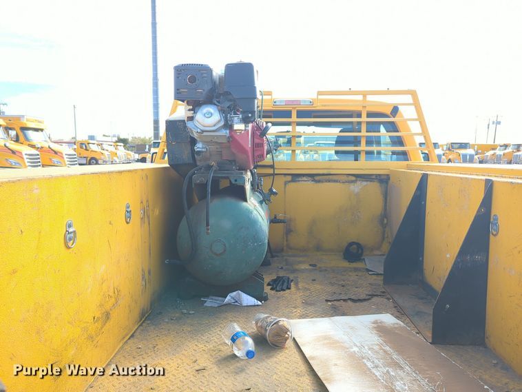 image for item ER4522 2015 Ford F350 Super Duty utility bed pickup truck