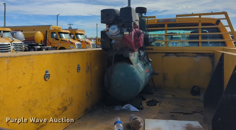 image for item ER4522 2015 Ford F350 Super Duty utility bed pickup truck