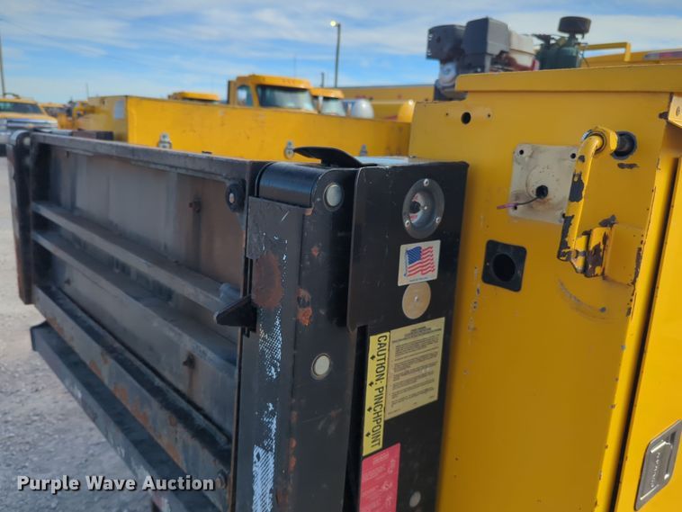 image for item ER4522 2015 Ford F350 Super Duty utility bed pickup truck