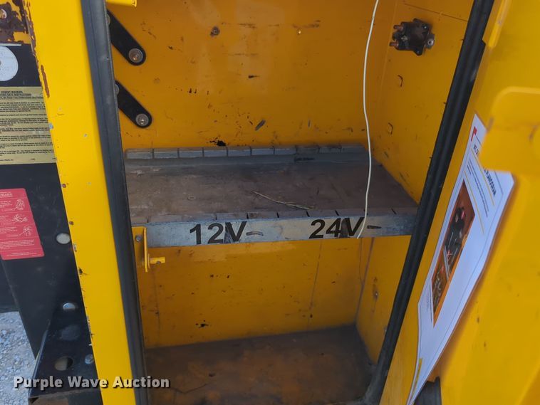 image for item ER4522 2015 Ford F350 Super Duty utility bed pickup truck