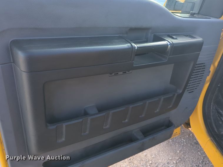 image for item ER4522 2015 Ford F350 Super Duty utility bed pickup truck