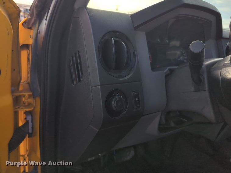 image for item ER4522 2015 Ford F350 Super Duty utility bed pickup truck