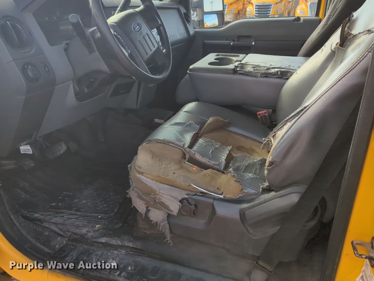 image for item ER4522 2015 Ford F350 Super Duty utility bed pickup truck