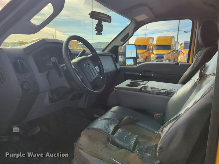 image for item ER4522 2015 Ford F350 Super Duty utility bed pickup truck