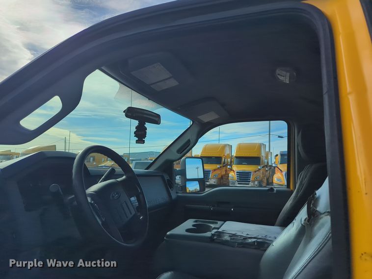 image for item ER4522 2015 Ford F350 Super Duty utility bed pickup truck