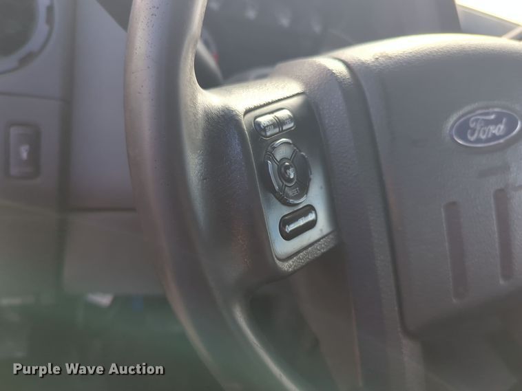 image for item ER4522 2015 Ford F350 Super Duty utility bed pickup truck