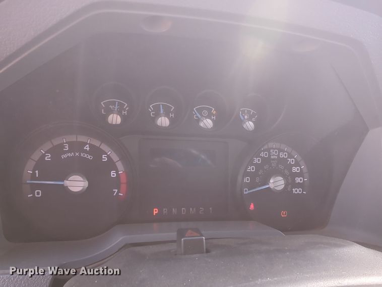 image for item ER4522 2015 Ford F350 Super Duty utility bed pickup truck