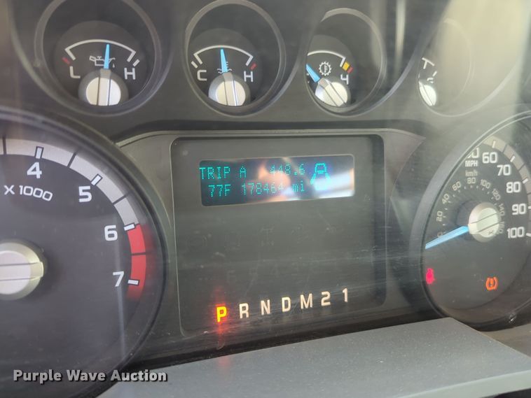 image for item ER4522 2015 Ford F350 Super Duty utility bed pickup truck