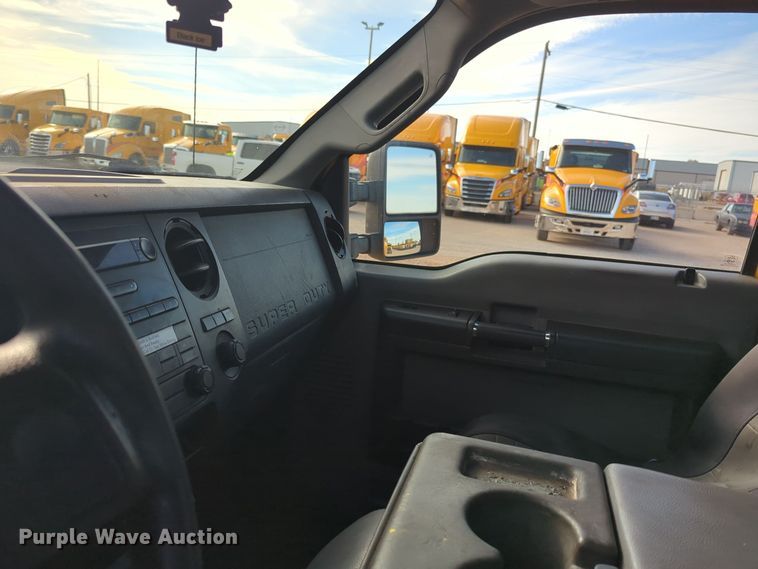 image for item ER4522 2015 Ford F350 Super Duty utility bed pickup truck