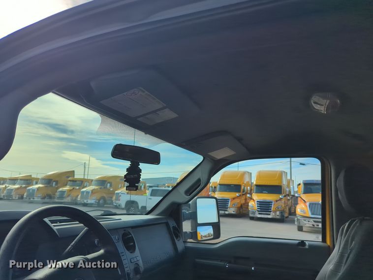 image for item ER4522 2015 Ford F350 Super Duty utility bed pickup truck