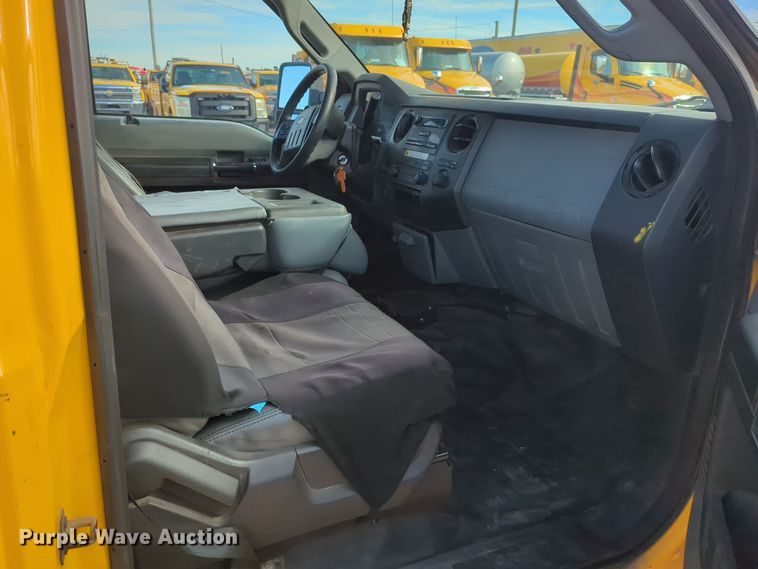 image for item ER4522 2015 Ford F350 Super Duty utility bed pickup truck