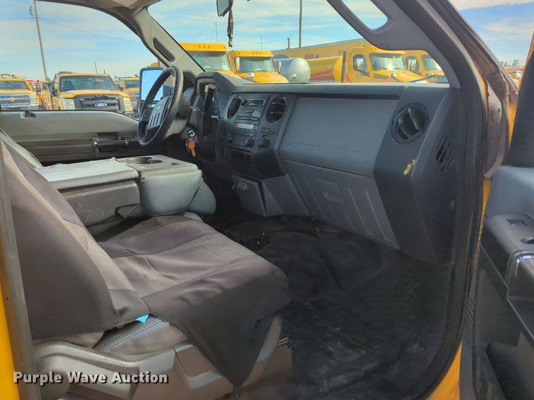 image for item ER4522 2015 Ford F350 Super Duty utility bed pickup truck