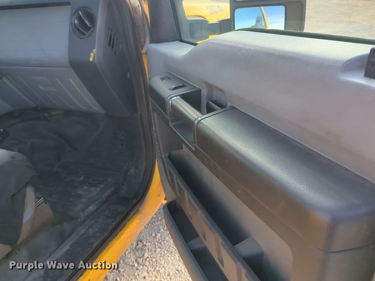 image for item ER4522 2015 Ford F350 Super Duty utility bed pickup truck